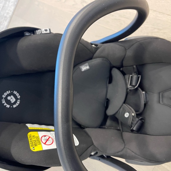 Maxi cosi mico 30 car seat bought in june 2022. Used twice in car. - Picture 5 of 8